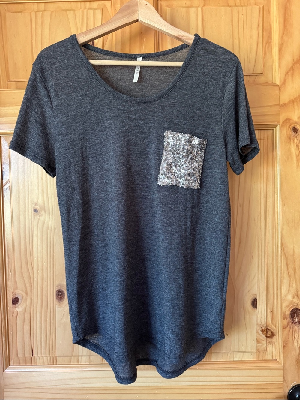 miami Dark Gray Short Sleeve Tee with Sequin Pocket size large